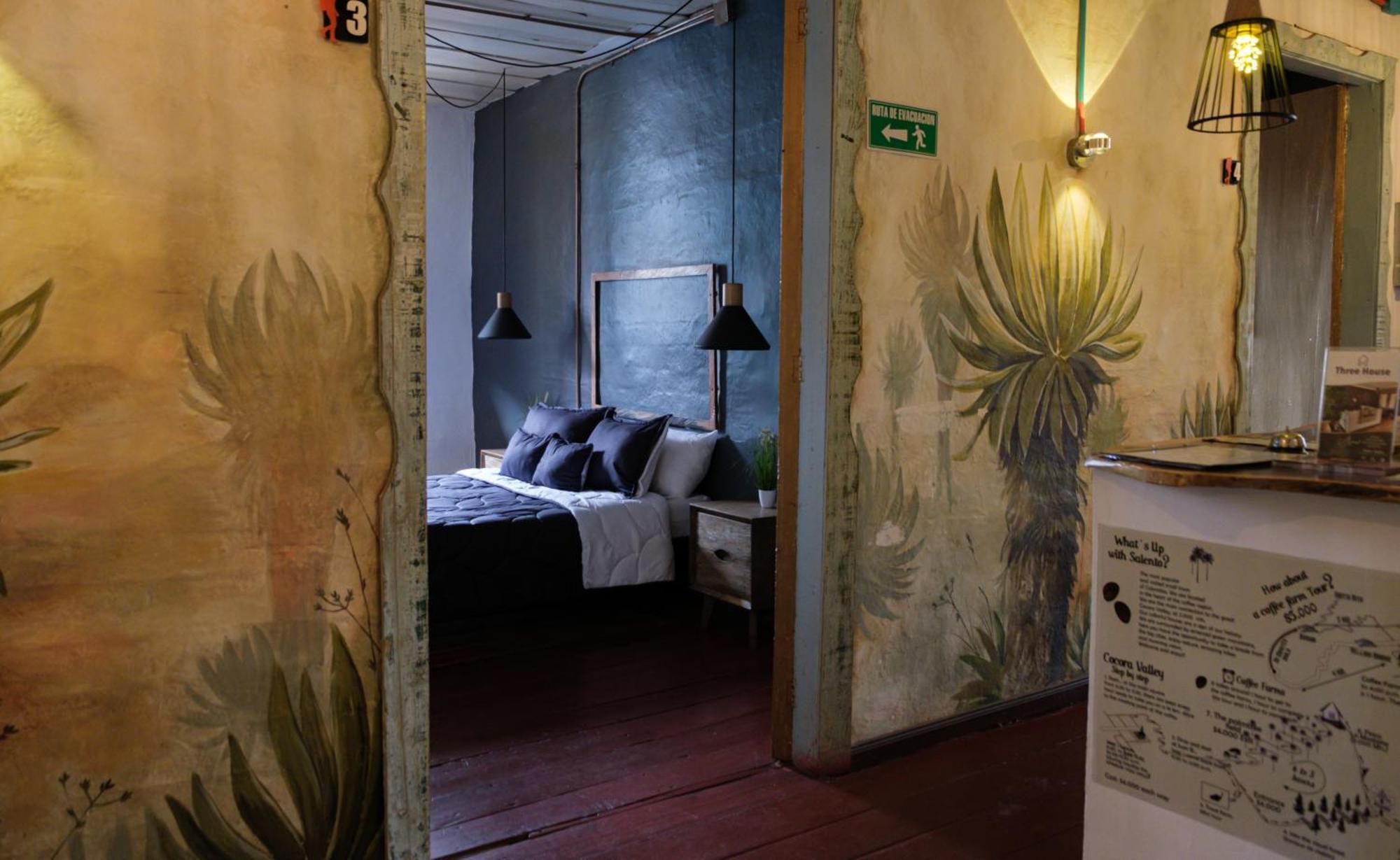 The Corner House Hostel Саленто Экстерьер фото